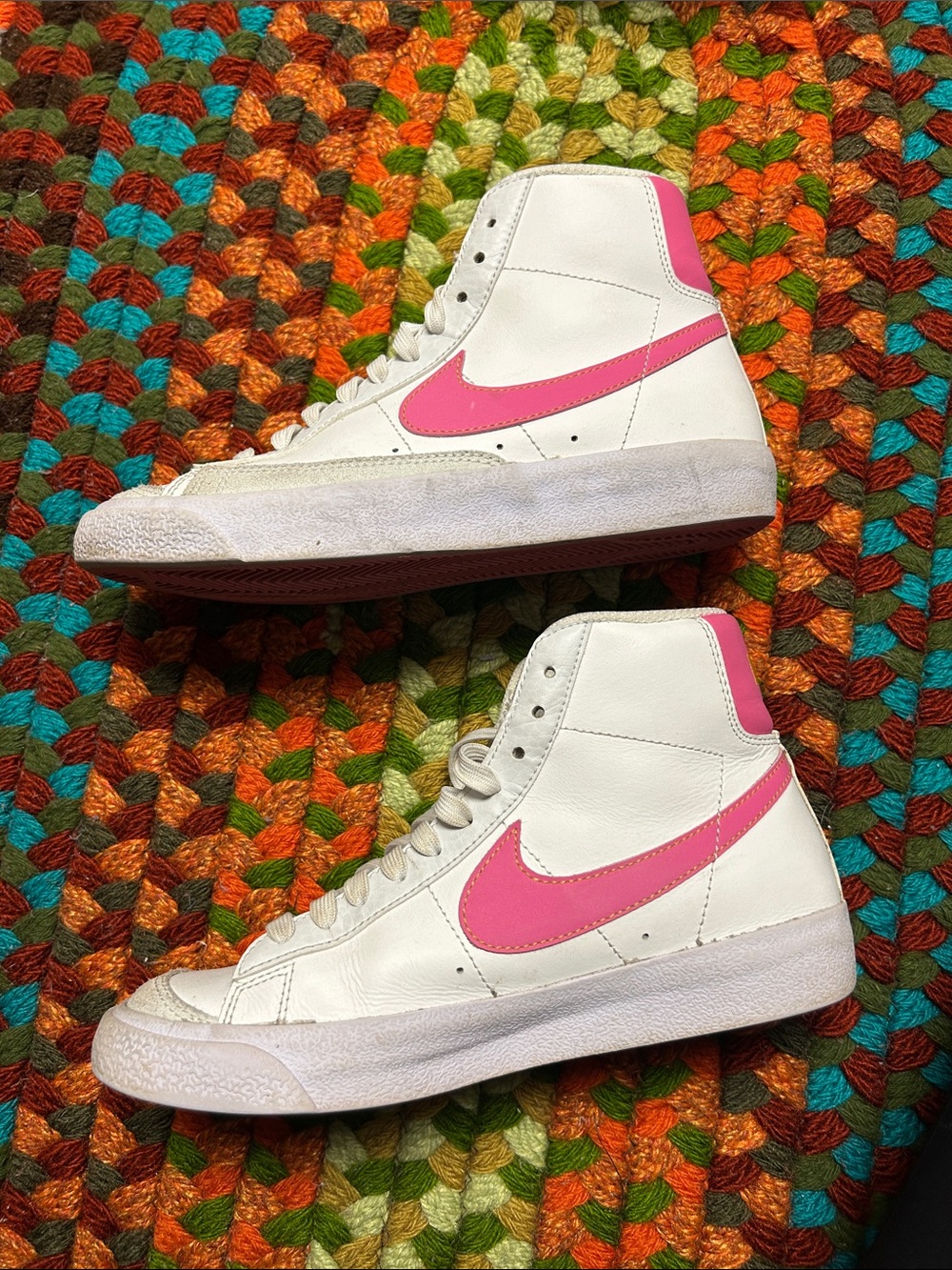 Nike Youth Blazer Mid 77 pink and yellow size 4.5
